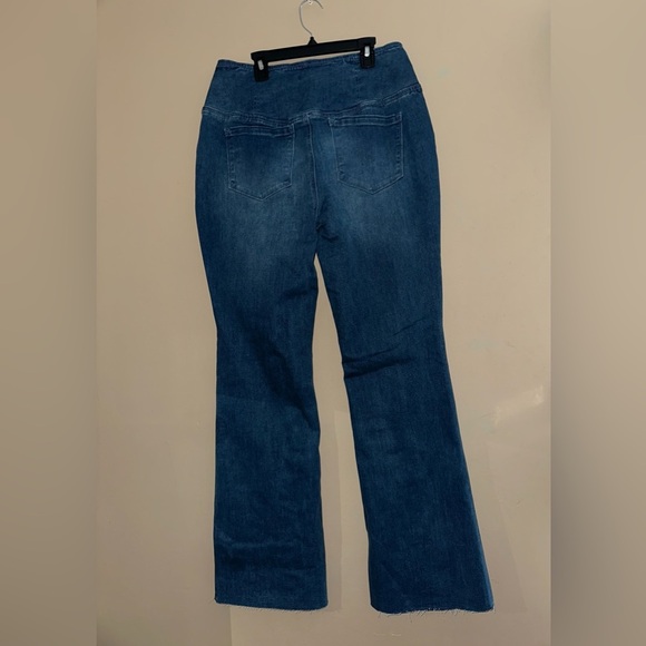 Flamingals High-rise pull-on jeans in a medium blue wash with a raw hem - Picture 2 of 4